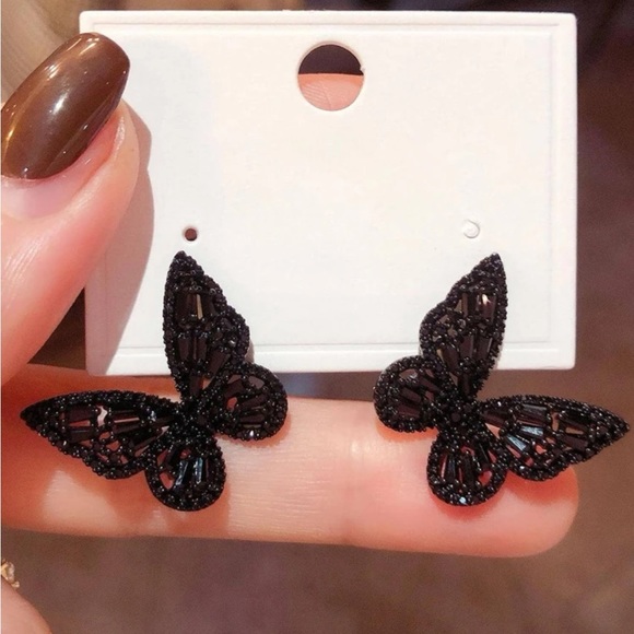 Black butterfly stud earrings - Picture 2 of 3